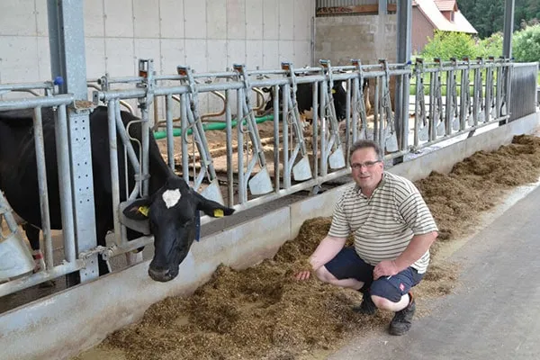 JOSERA farmer Schröder sitting next to cows