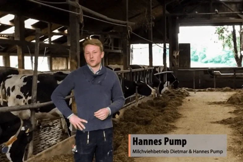 JOSERA customer Hannes Pump in the stable